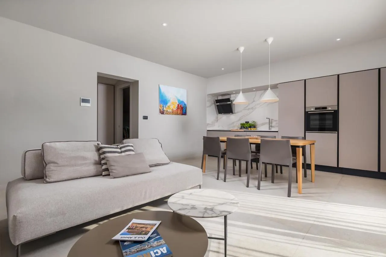 4R Royal Residence Rojnic In 로비니 0*,