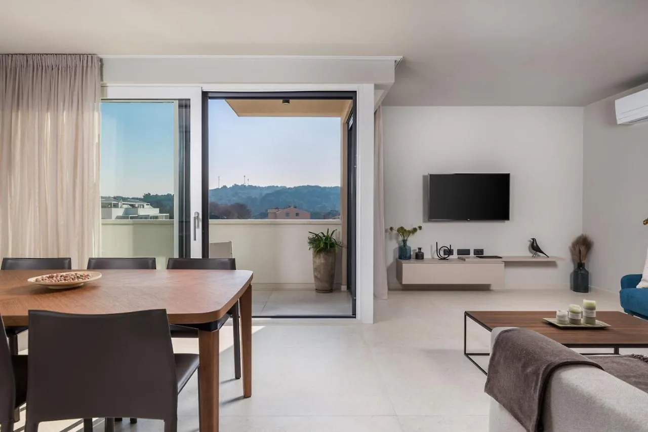 게스트하우스 4R Royal Residence Rojnic In 로비니 크로아티아